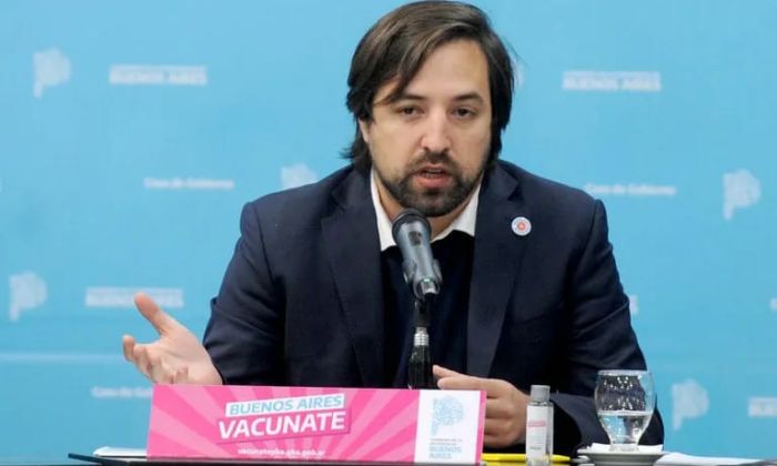 El ministro de salud, Nicolás Kreplak, recomienda usar barbijo en espacios cerrados